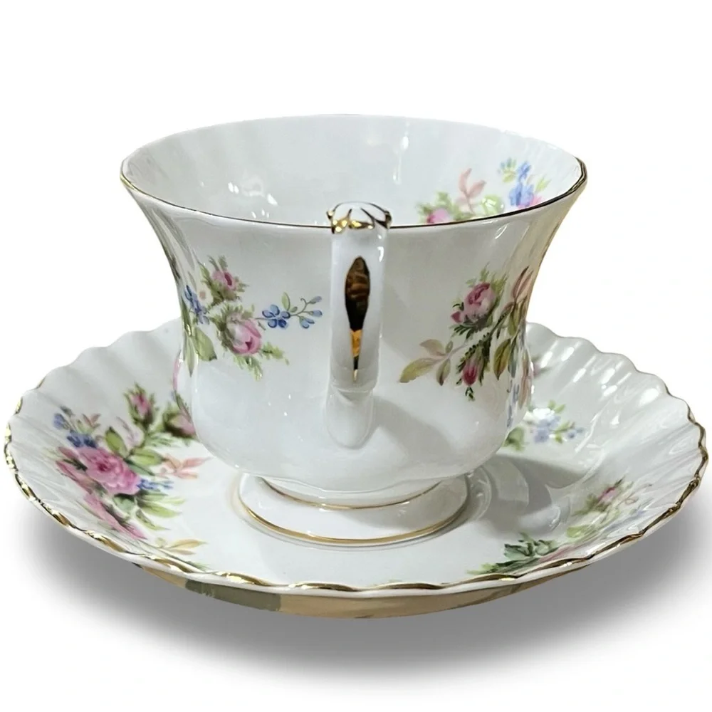 Royal Albert Made in England “Moss Rose” Teacup Floral Accents 22K Gold Trim